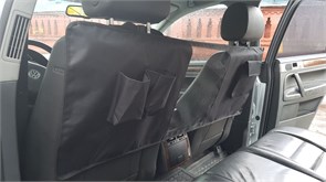 Защитная перегородка на спинки передних сидений черная. P17917Bl