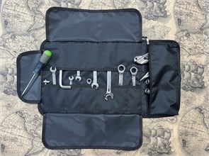 {{productViewItem.photos[photoViewList.activeNavIndex].Alt || productViewItem.photos[photoViewList.activeNavIndex].Description || 'Сумка-скрутка для хранения инструмента черная.'}}