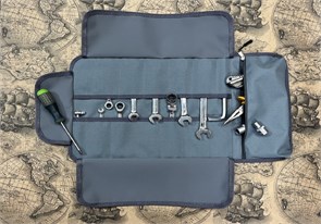 {{productViewItem.photos[photoViewList.activeNavIndex].Alt || productViewItem.photos[photoViewList.activeNavIndex].Description || 'Сумки - скрутки для инструмента серая.'}}